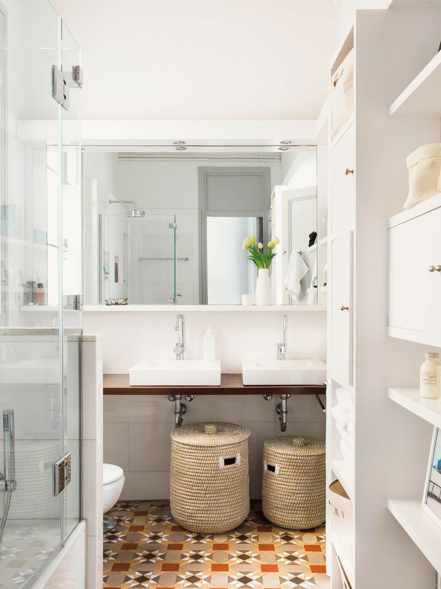 Wicker baskets in the bathroom