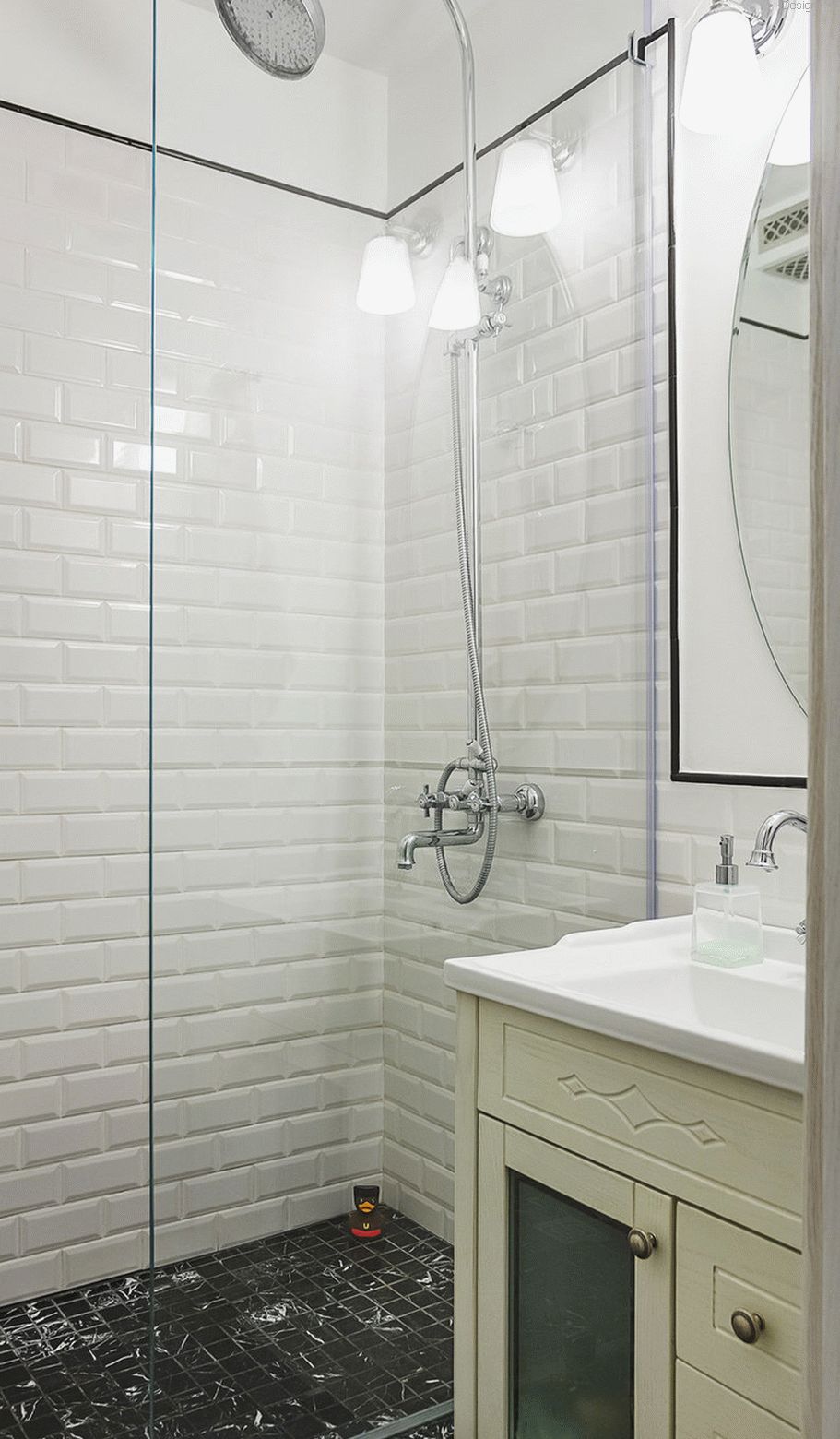 tile design in the bathroom with shower